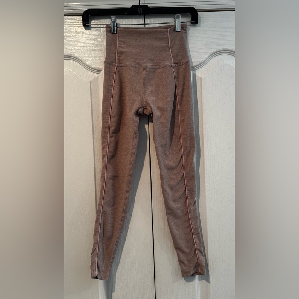 Beyond Yoga Spacedye Pipe Up High Waisted Midi Legging in Chai - Size XS - Picture 2 of 7